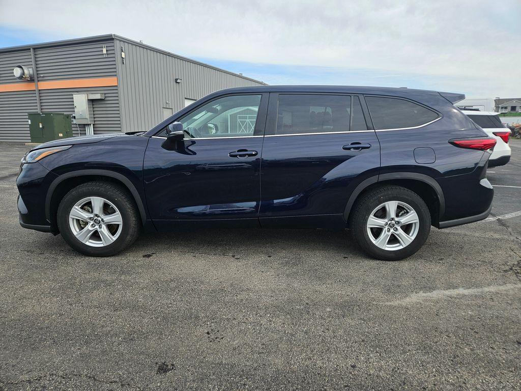 used 2023 Toyota Highlander car, priced at $34,500