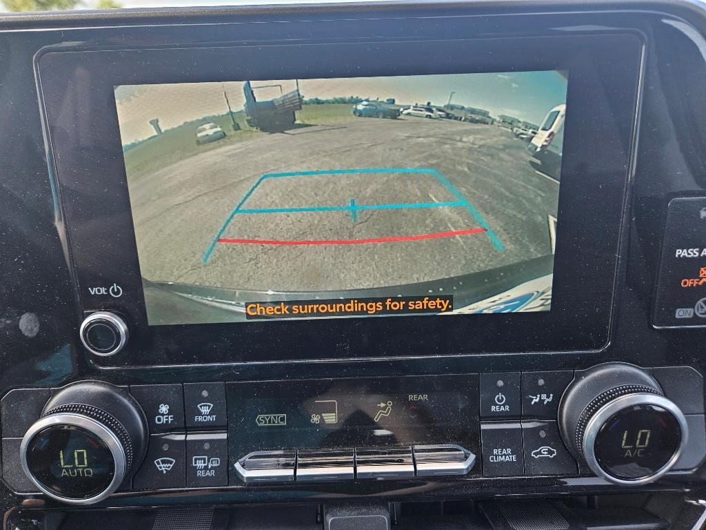 used 2023 Toyota Highlander car, priced at $34,500