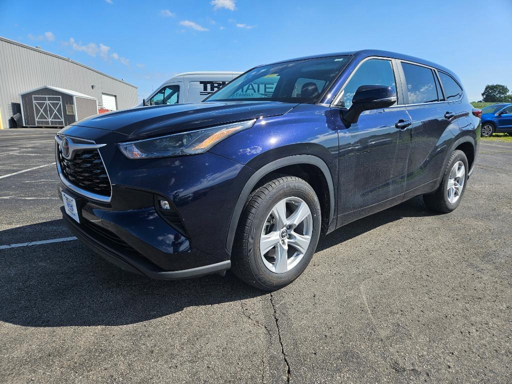 used 2023 Toyota Highlander car, priced at $34,500
