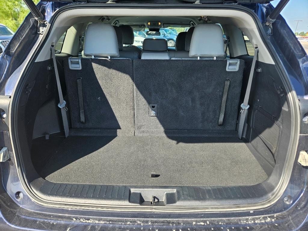 used 2023 Toyota Highlander car, priced at $34,500