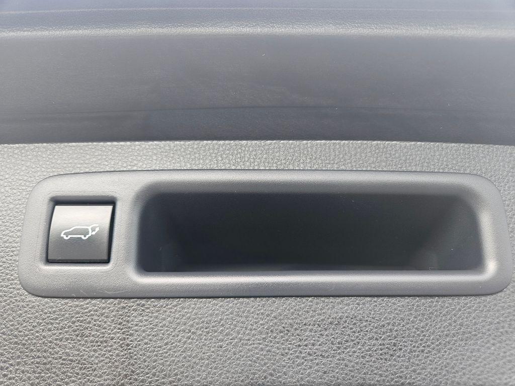 used 2023 Toyota Highlander car, priced at $34,500