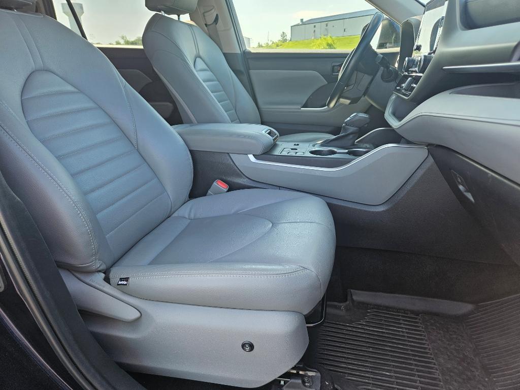 used 2023 Toyota Highlander car, priced at $34,500