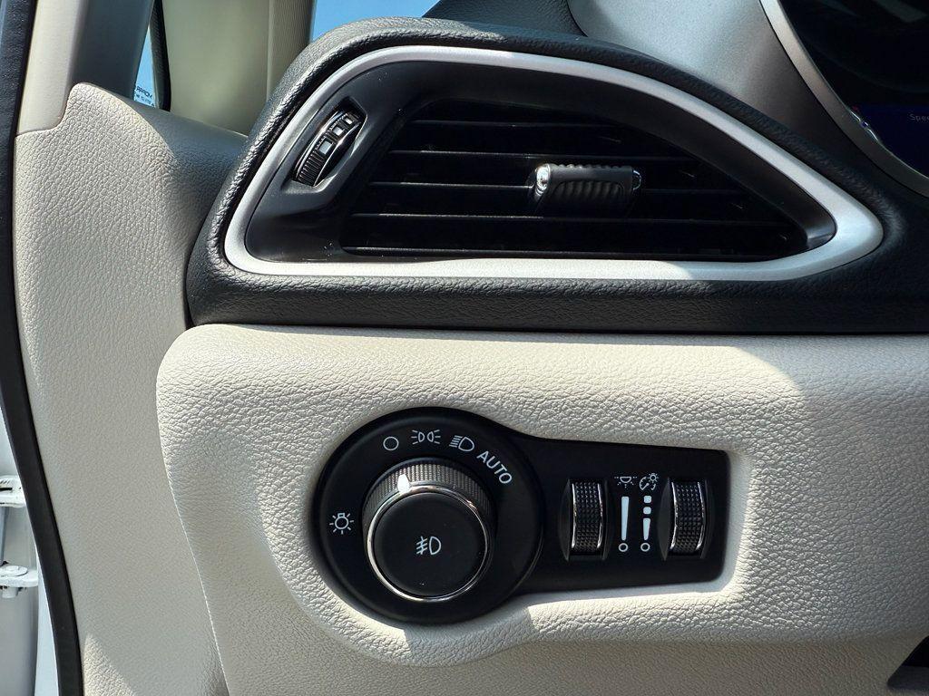 used 2022 Chrysler Pacifica car, priced at $23,600
