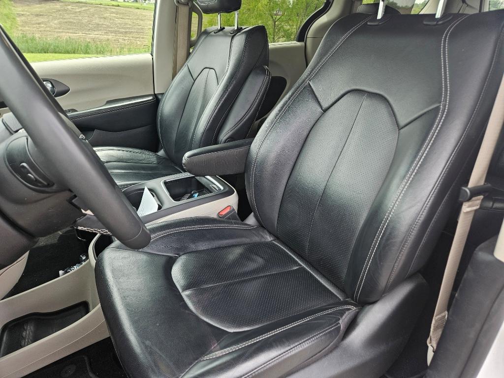 used 2022 Chrysler Pacifica car, priced at $23,600