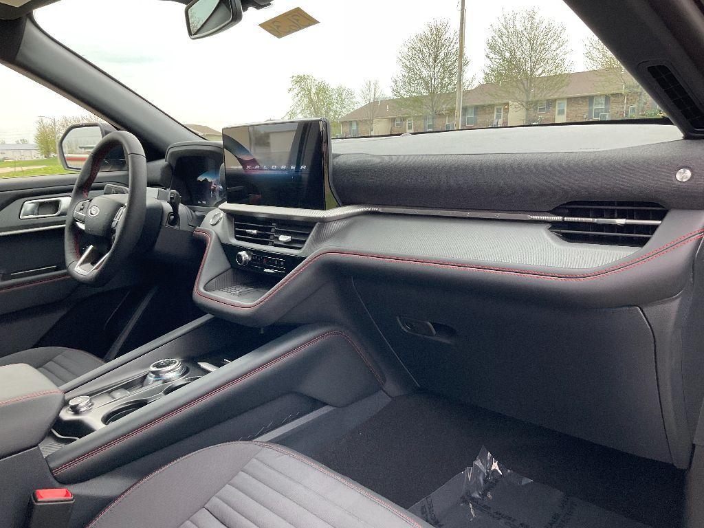 new 2025 Ford Explorer car