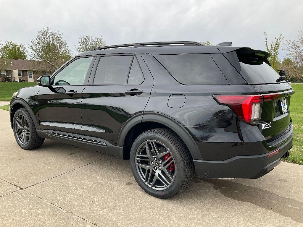 new 2025 Ford Explorer car