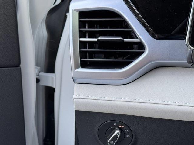 new 2025 Volkswagen Taos car