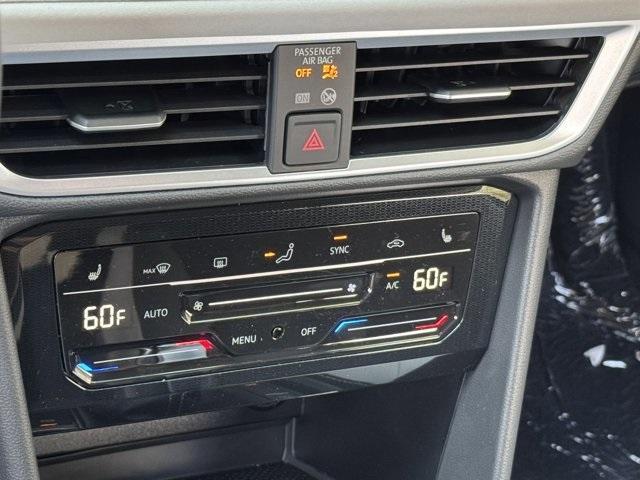 new 2025 Volkswagen Taos car