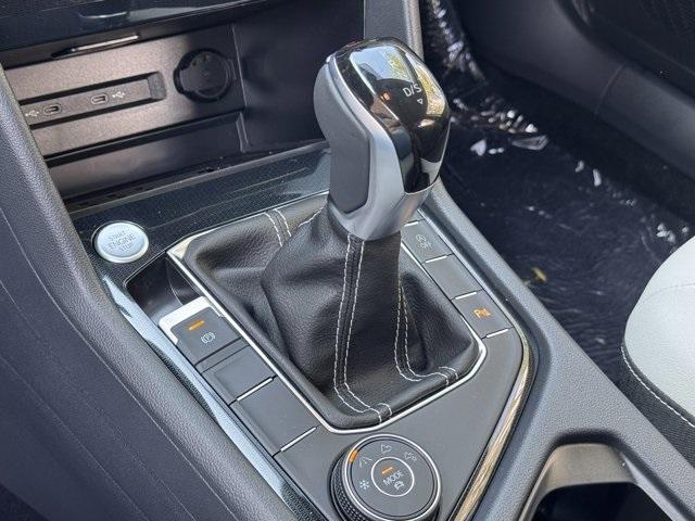 new 2025 Volkswagen Taos car