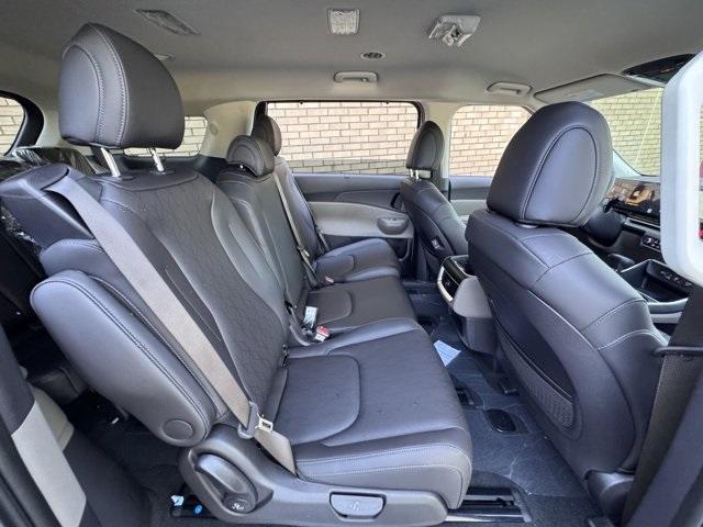 new 2025 Kia Carnival car, priced at $40,000