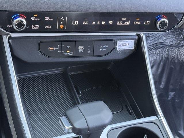 new 2025 Kia Carnival car, priced at $40,000