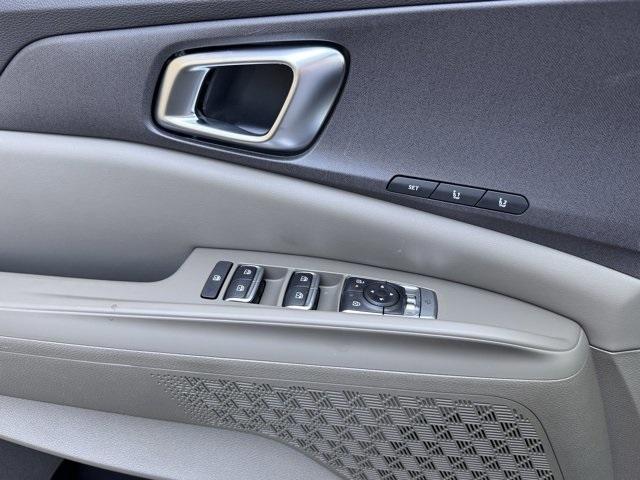 new 2025 Kia Carnival car, priced at $40,000