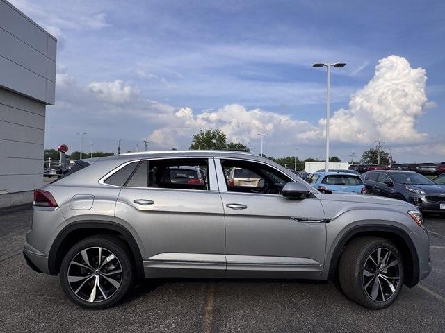 new 2025 Volkswagen Atlas Cross Sport car, priced at $49,010