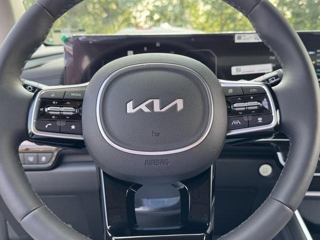 new 2026 Kia Carnival Hybrid car, priced at $55,285