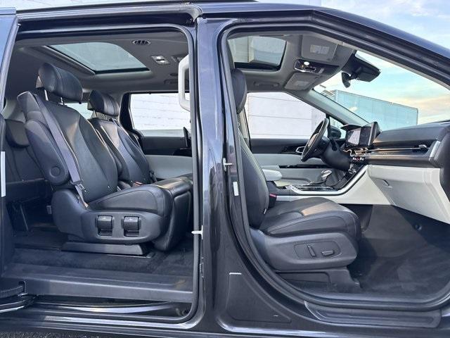 used 2024 Kia Carnival car, priced at $41,891