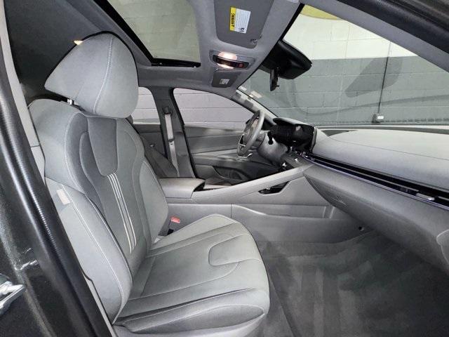 used 2024 Hyundai Elantra car