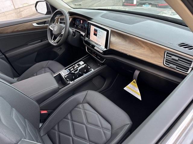 new 2025 Volkswagen Atlas car, priced at $44,702