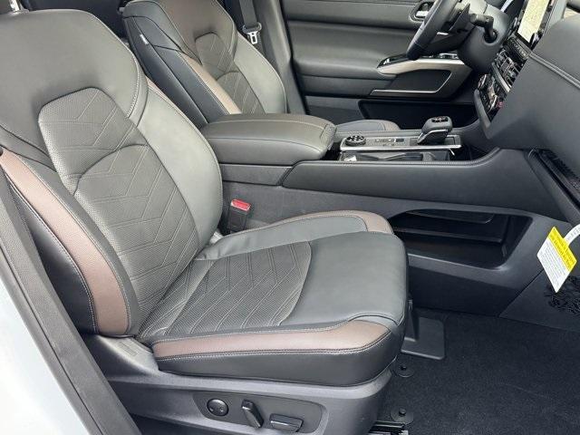 new 2025 Nissan Pathfinder car, priced at $40,925