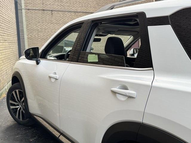 new 2025 Nissan Pathfinder car, priced at $40,925