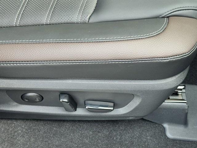 new 2025 Nissan Pathfinder car, priced at $40,925