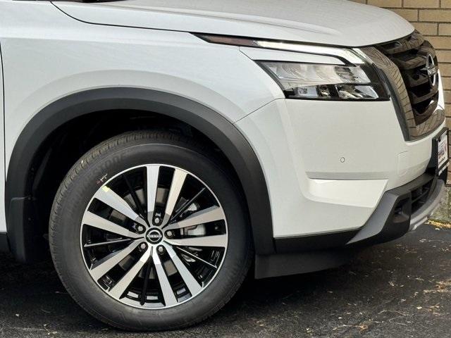 new 2025 Nissan Pathfinder car, priced at $40,925