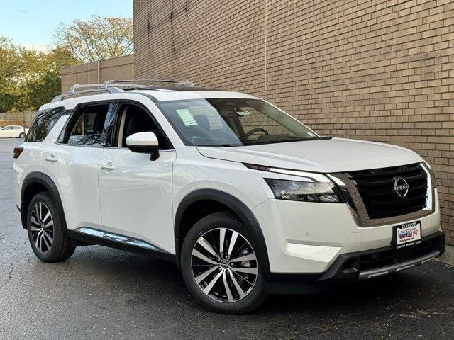 new 2025 Nissan Pathfinder car, priced at $40,925