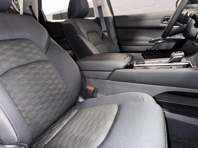 new 2025 Nissan Pathfinder car, priced at $39,089