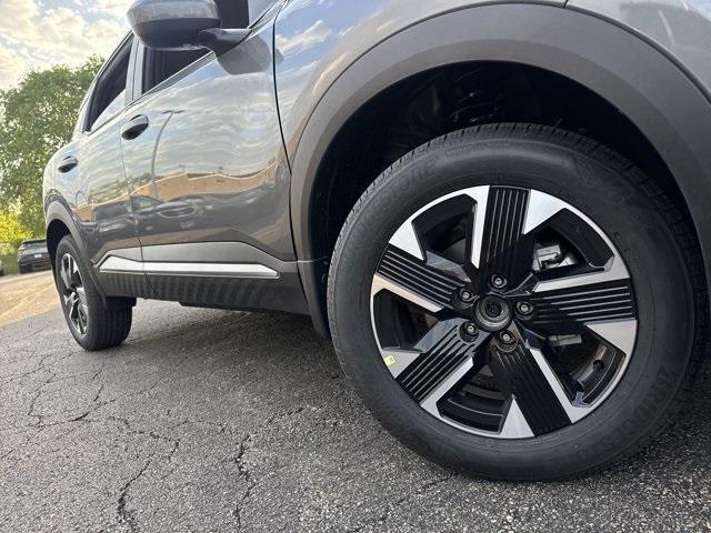 new 2025 Nissan Kicks car, priced at $27,180