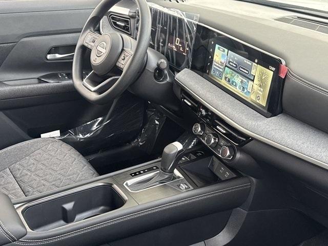 new 2025 Nissan Kicks car, priced at $27,180