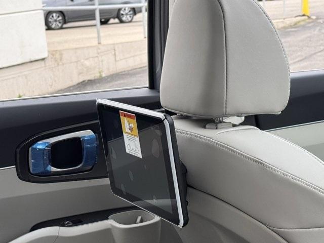 new 2025 Kia Sorento car, priced at $35,180