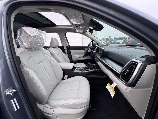 new 2025 Kia Sorento car, priced at $35,180