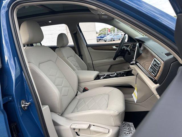 new 2025 Volkswagen Atlas car, priced at $45,648