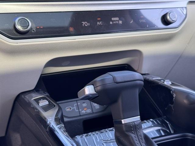 new 2025 Kia Sorento car, priced at $38,455