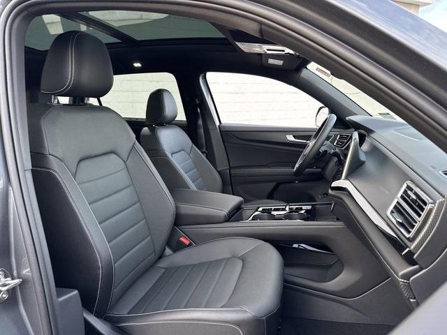 new 2025 Volkswagen Atlas Cross Sport car, priced at $47,346
