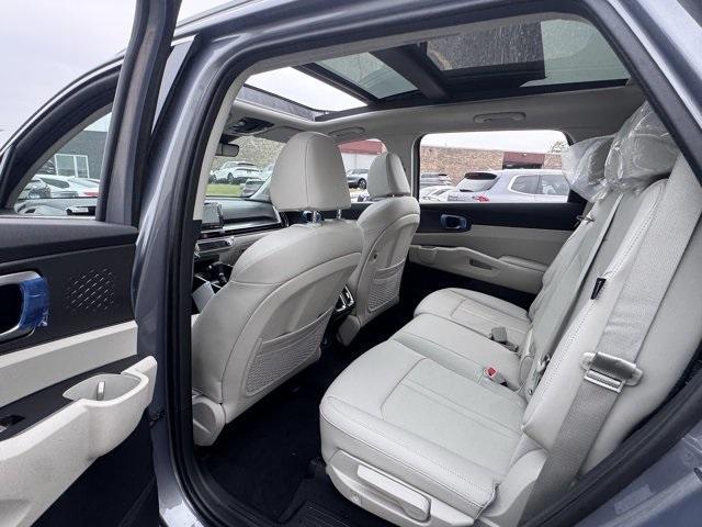 new 2025 Kia Sorento car, priced at $32,880
