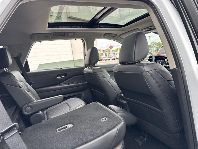 new 2025 Nissan Pathfinder car, priced at $50,086