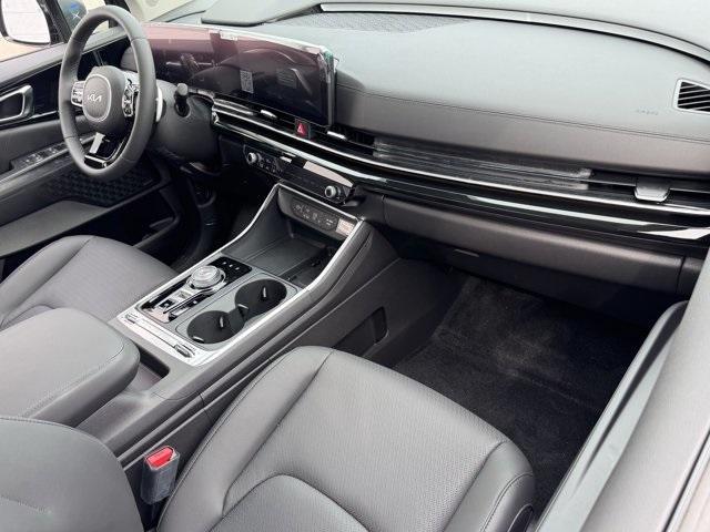 new 2025 Kia Carnival Hybrid car, priced at $52,040