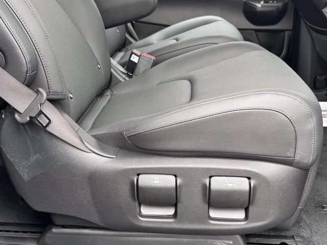 new 2025 Kia Carnival Hybrid car, priced at $52,040