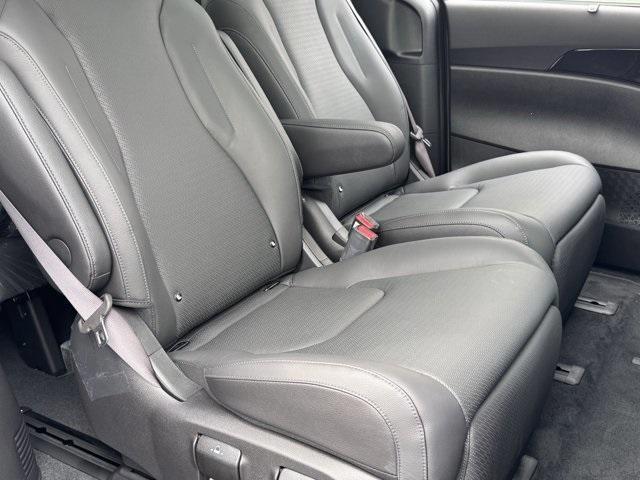 new 2025 Kia Carnival Hybrid car, priced at $52,040