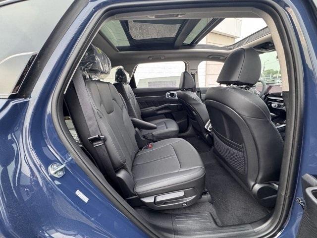 new 2025 Kia Sorento car, priced at $40,155