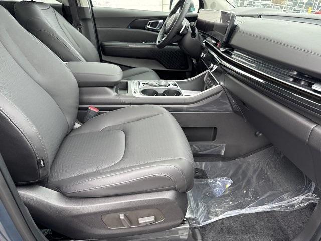 new 2025 Kia Carnival Hybrid car, priced at $52,500