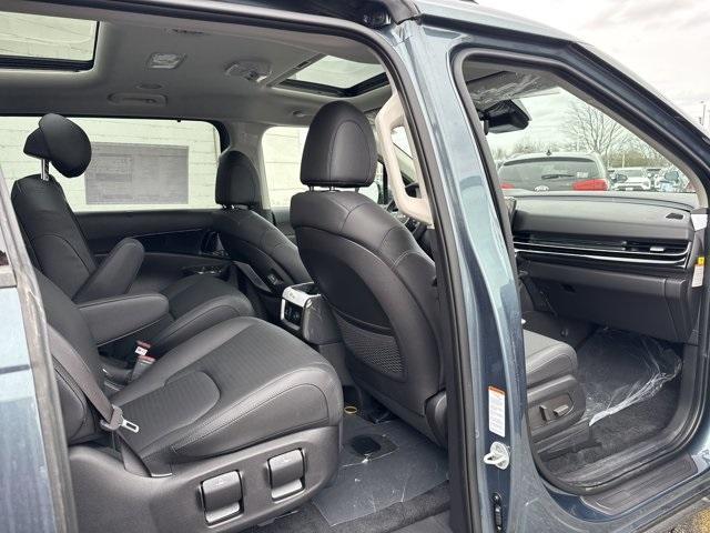 new 2025 Kia Carnival Hybrid car, priced at $52,500