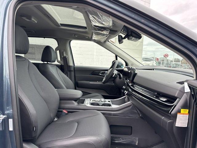 new 2025 Kia Carnival Hybrid car, priced at $52,500