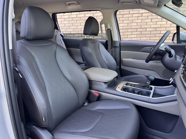 new 2025 Kia Carnival car, priced at $40,000