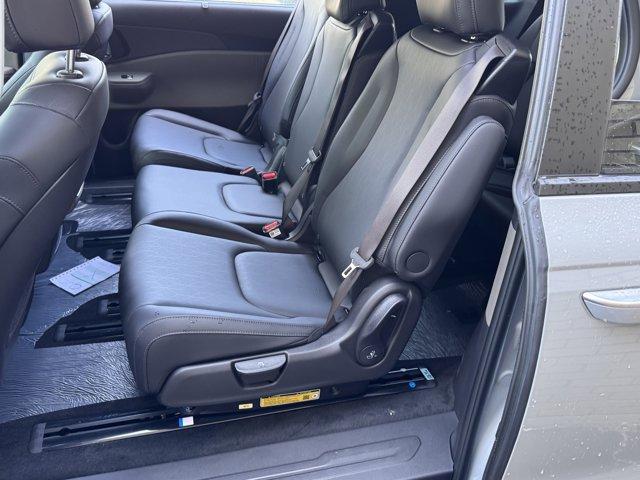 new 2025 Kia Carnival car, priced at $40,000
