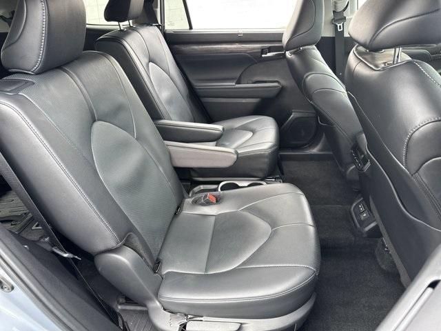 used 2024 Toyota Highlander car, priced at $39,991
