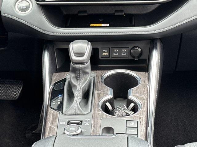 used 2024 Toyota Highlander car, priced at $39,991
