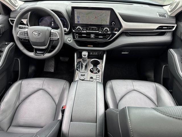 used 2024 Toyota Highlander car, priced at $39,991