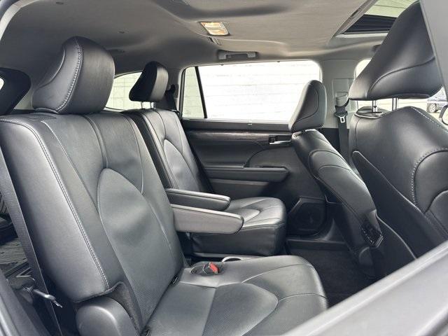 used 2024 Toyota Highlander car, priced at $39,991