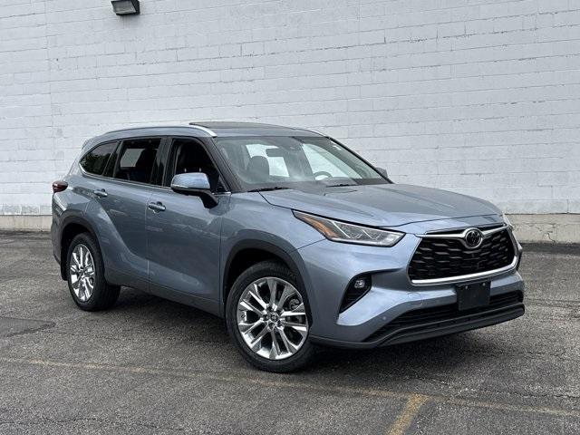 used 2024 Toyota Highlander car, priced at $39,991